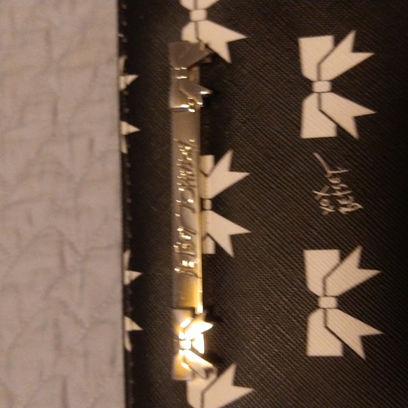 NWOT Betsey Johnson White Bow Black Background. Hot Pink Inside. - Picture 3 of 13